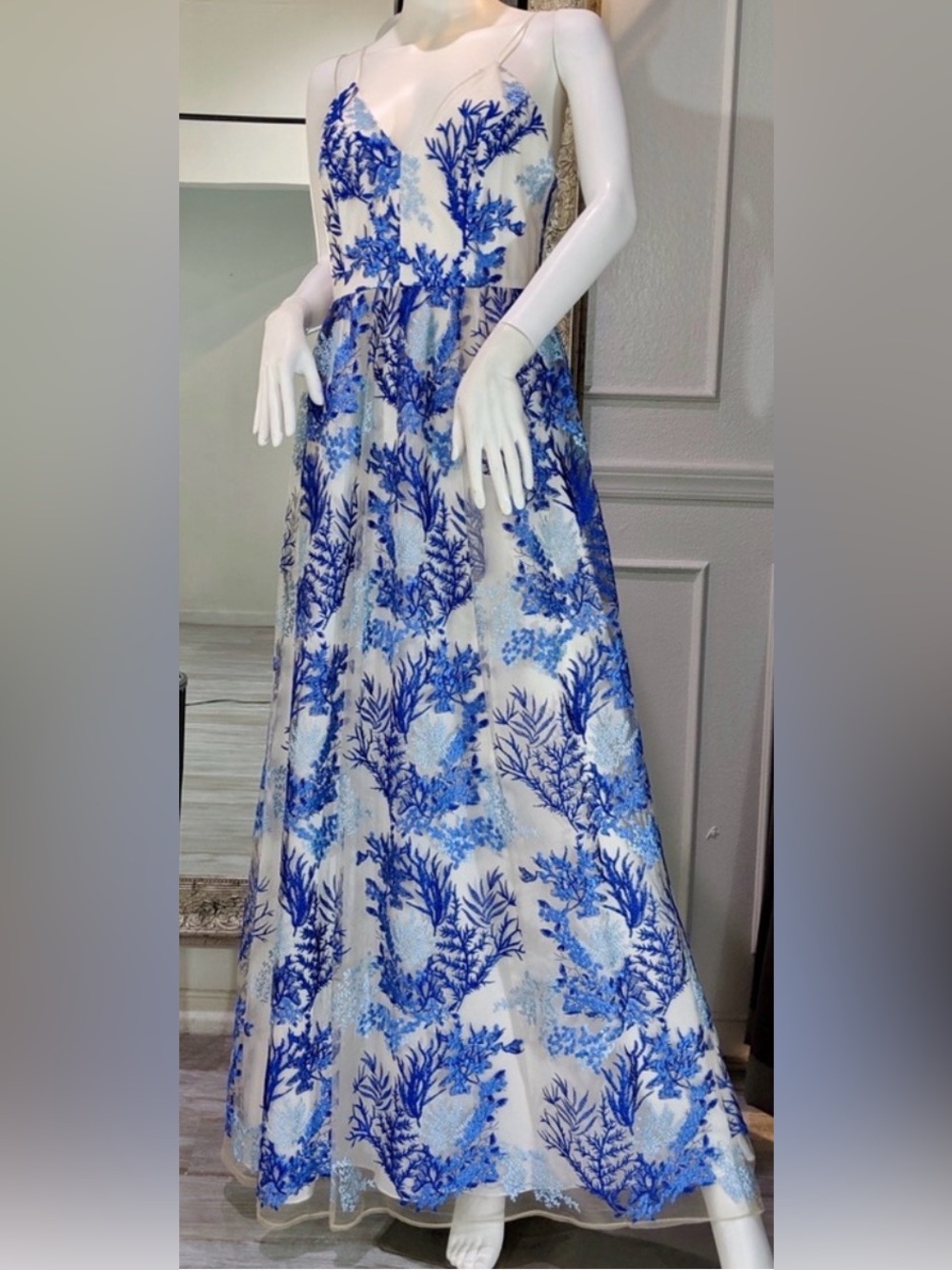 Nicole Miller NWT floor-length gown, blue & teal floral pattern size 6